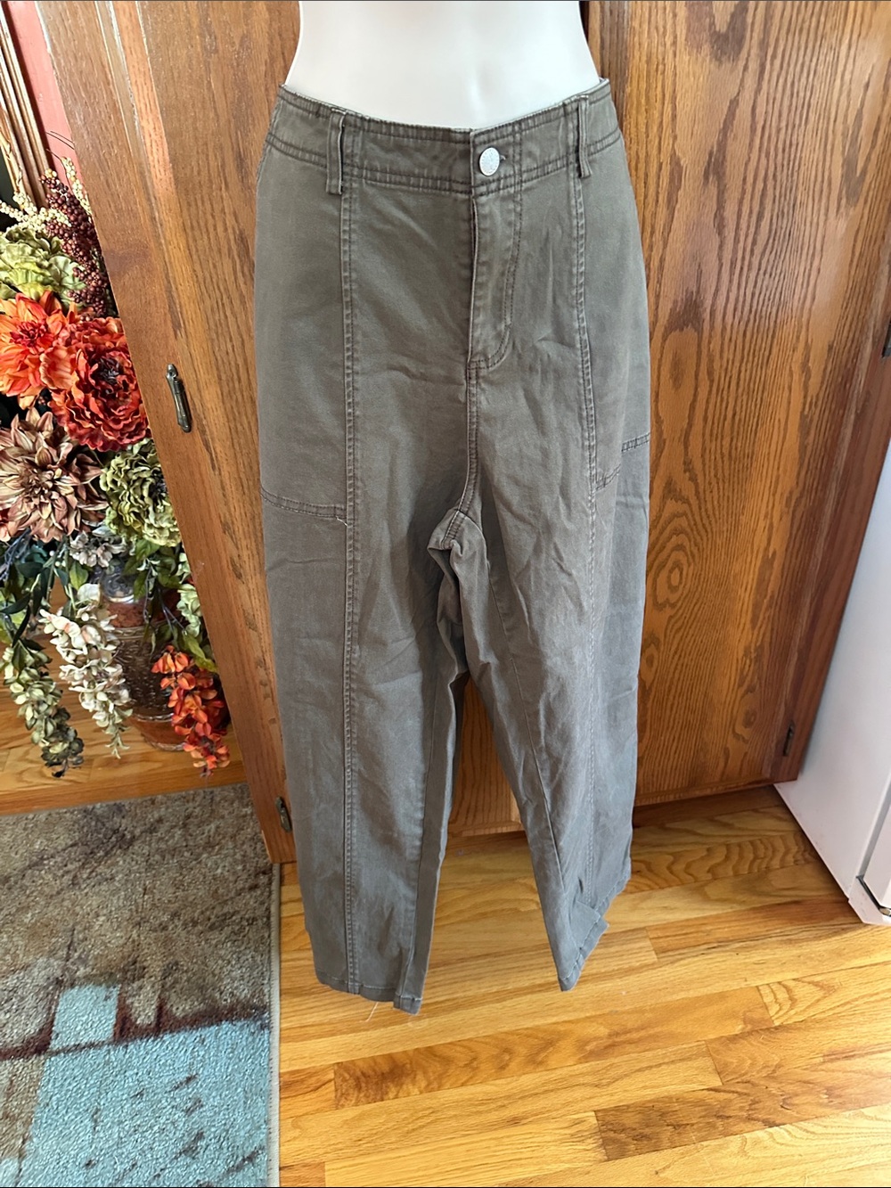 Relaxed Cargo Pants for Women - Olive Green